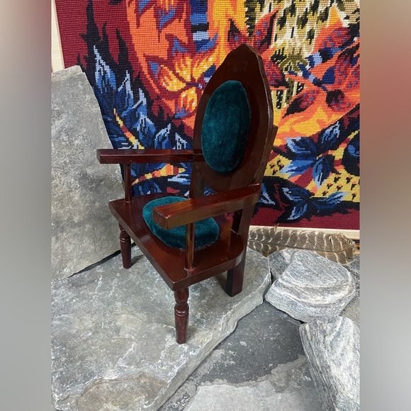 Regal Mini Throne Doll Chair or Plant Holder - Picture 4 of 15